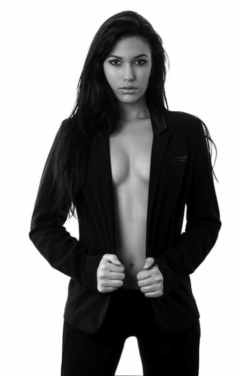 stainlesss-steel-jungle:  Laëtitia Tribaldos.
