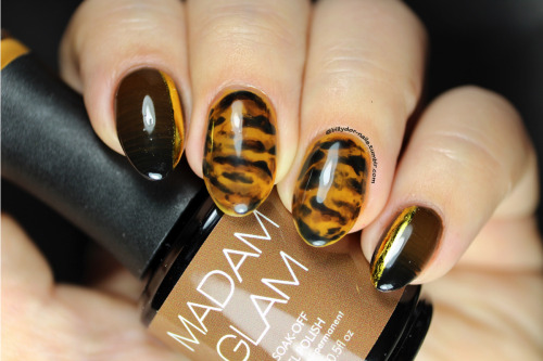 Coming in last minute with one last fall-ish manicure. I’ve been wanting to do a tortoise shell  gel