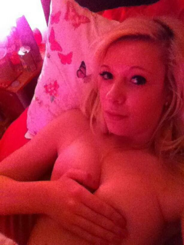 ukslutsuk:  Fitness instructor from leeds | 20 | #FIT #kik #selfies #nude #rude