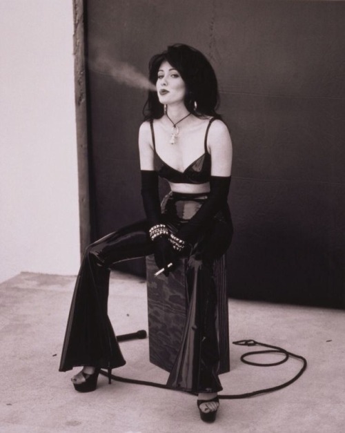 smokedriftingfromherlips:Shannen Doherty