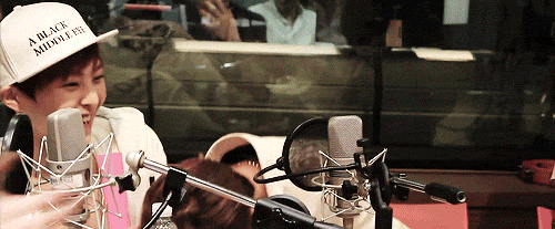 e-x-o-s:embarrassed jongin (◡‿◡✿)
