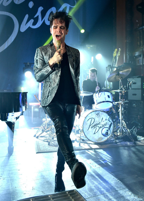 marchingclocks:Brendon Urie | The Tower Theatre, Los Angeles, CA -1/19/16 | Photography by Kevi