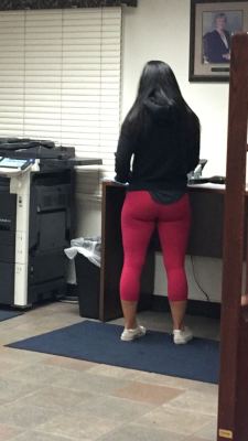 ababeinyogapants:  Awesomely Pink