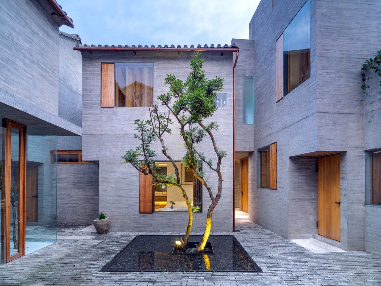 kazu721010:  Sunyata Hotel in Dali Old Town / Zhaoyang ArchitectsPhotos © Jonathan