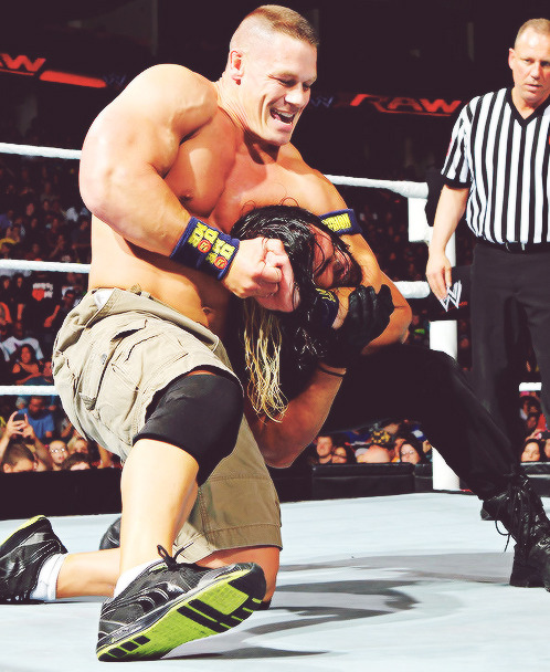 all-that-junk:  This is just how I love it: Cena dominating Seth! *Fangirl squeal* If these 2 are ever in an 1 on 1 feud, it will be the pleasurable death of me! 