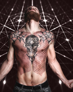 art-on-my-skin:  Tattoo by Peter Walrus Madsen