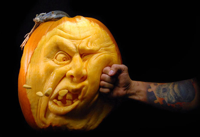 moarrrmagazine:  COLOR OF THE DAY: ORANGE Incredible pumpkin carvings by Ray Villafane