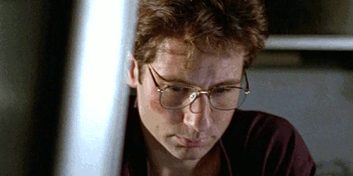 littlealienmen:Mulder + Scully + Glasses