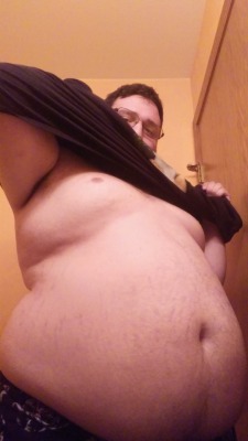 fatfurryfeedee:  Was feeling mighty fine today, so I decided to take some pics. Enjoy~