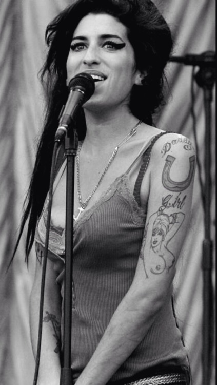 Lookporn:  RIP Amy Winehouse.   Your music does wonders for the soul.  Born September 14, 1983 Died July 23, 2011