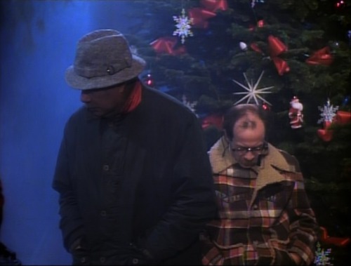 Evening Shade (TV Series) S1/E11 ’The Wood Who Stole Christmas’ (1990), When Will has his doub