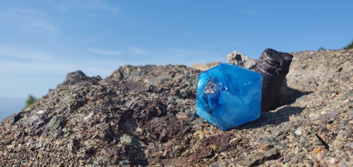 Blue skies and chonky dice!Handmade with native copper and marine blue resin d20!