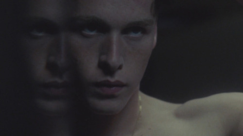 Beach Rats, Eliza Hittman (2017)Two girls can make out and it’s hot, but when two guys make ou