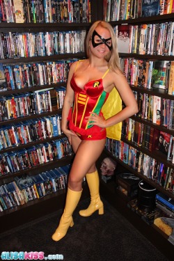 sexynerdgirls:  Alisa Kiss as Robin The Boy Wonder www.alisakiss.com 