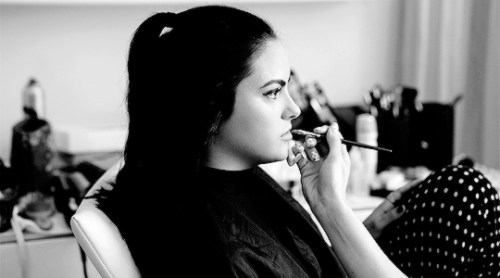 riverdalesource:Camila Mendes getting ready for the Teen Choice Awards on August 13, 2017