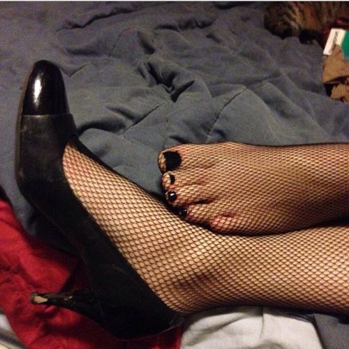 ifeetfetish: Go follow @princess_kara30 follow my page for the best foot models go follow Doing shou