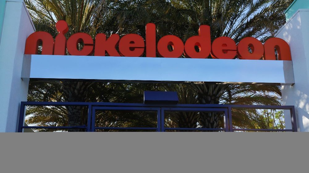 childhoodruiner: mechutha:  mrfistsalad:  Shown: Nickelodeon Studios Sign (above)Nickelodeon
