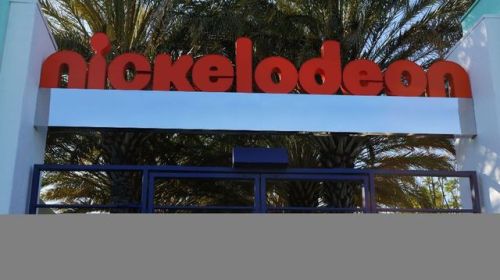 childhoodruiner: mechutha:  mrfistsalad:  Shown: Nickelodeon Studios Sign (above)Nickelodeon Studios Sign post-Dan Schneider (below)   Doesn’t dan Schneider have a confirmed foot fetish     What the actual fuck? I grew up on some of this dude’s shows.