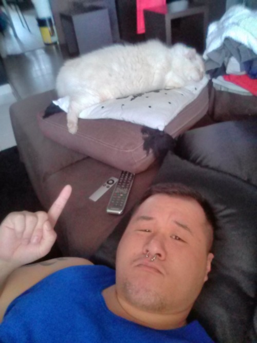 vizualdesperado:  theBoys are at work and I’m having a movie marathon with aboy but he fell asleep on me  what a butt!!!