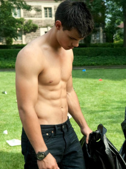 hotguysnap:  Hot Guys with Abs!  Follow -  http://Hotguysnaps.com  Join Us -  http://hotguypics.ca