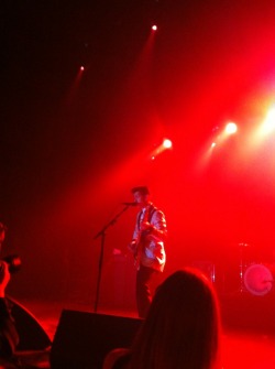 fuckyeaharcticmonkeys:  Alex Turner (wearing what seems to be the suit jacket from his Another Man shoot) at Ventura — view from the front row.