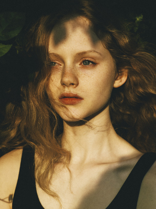 girlsingreenfields:Emma Laird photographed by Chloé le Drezen.