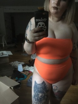 rococoslvt:  This is what happens when big ole bitties buy trendy strapless swim.