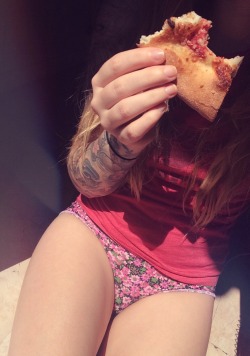 ashshumway:  I sat in the sun and ate pizza for Earth Day.