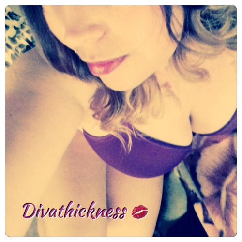 divathickness:  Happy hump day sexies 💋