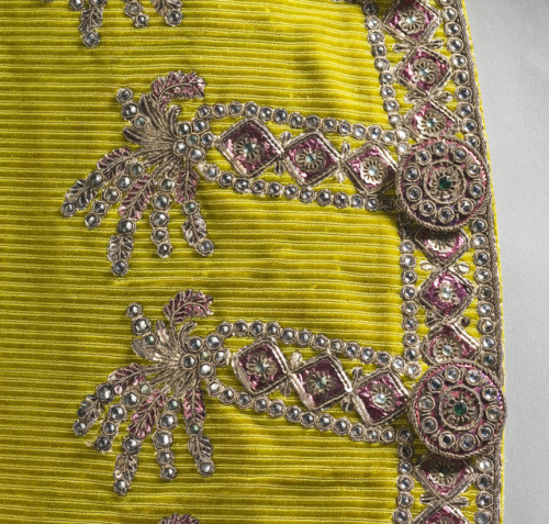 lookingbackatfashionhistory:• Man’s Suit.Place of origin: FranceDate: 1780-1785Medium: Coat and bree