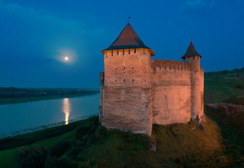 Wikipedia picture of the day on August 23, 2019:
Khotyn Fortress under the light of the full moon. Ukraine
Learn more. ‪
‪ ‪Need Postage Stamps quick? I’ll send 20 Forever Stamps to your mailbox today! https://ift.tt/2SmrQqy