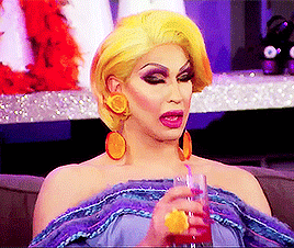 kateofthecanals:  rupussy:“What the fuck is going on? It’s like Mother Teresa’s