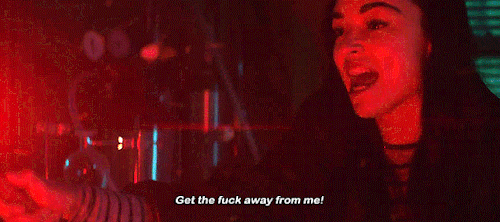 dcgifs:Alec protecting Abby | Swamp Thing 1.03