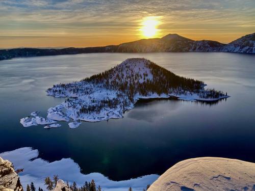 oneshotolive:  Winter Paradise Crater Lake,