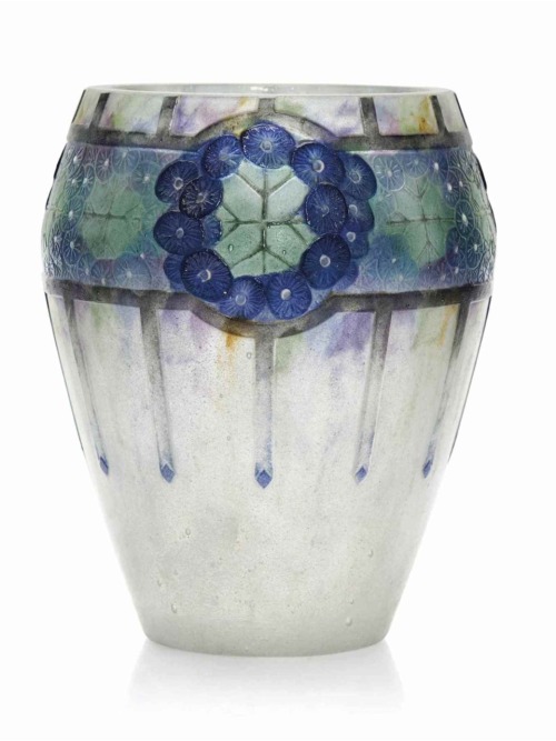 ‘Umbels’.1922.A Gabriel Argy-Rousseau (1885-1953) Pâte-de-verre glass vase.Source : Christies.