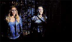 lenadanvers:TV wlw appreciation week - Day TWO : wlw OTP ↳ Clarke x Lexa“I swear fealty to you, Clar