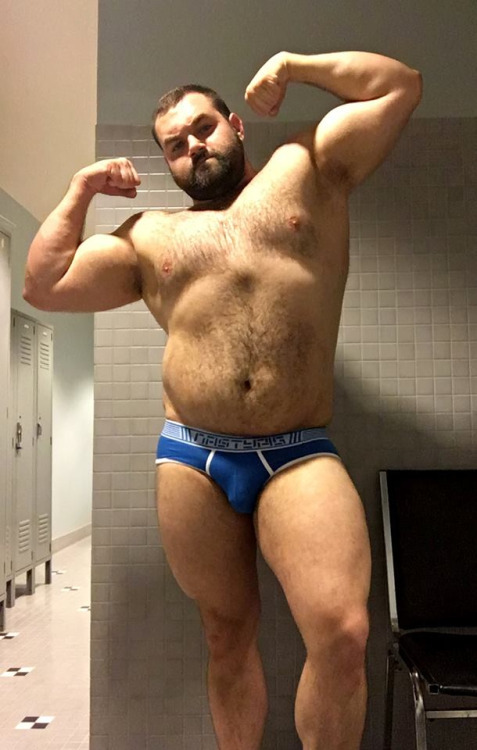 moxieracer:huskymeat:More Husky Men Here http://ift.tt/1Ob8WipHmmmmm, he looks familiar.An HIRSUTE M