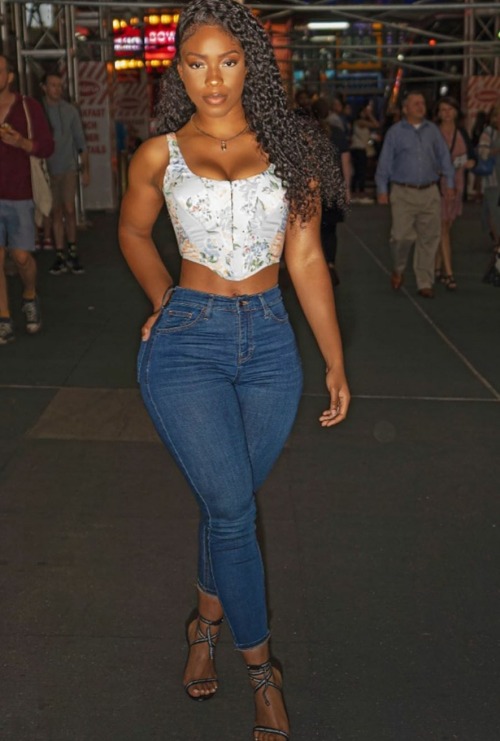 princejazziedad:DeliciouslySexy. Curvy. Dark-skinned. adult photos