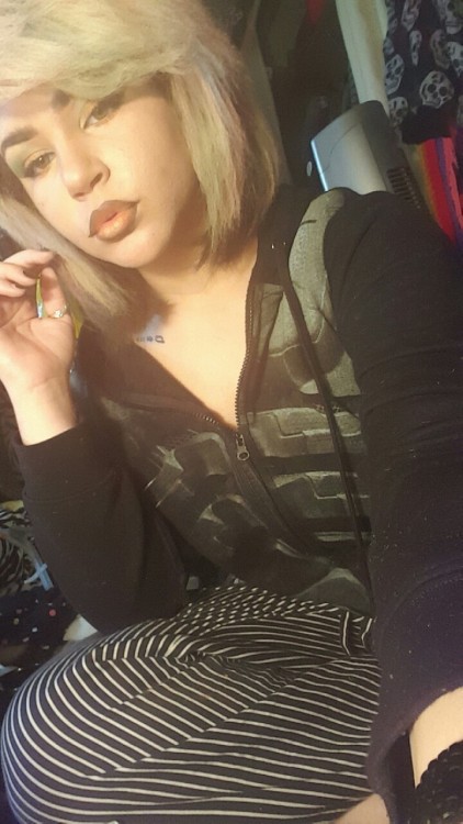 Hey, I’m Ty, I’m 18 I like dogs, tattoos, words, raves, music, psychadellics and ganja, 