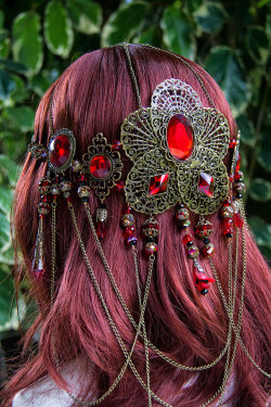 maire-annatari:  Seashellphotoart offers stunning headdresses and circlets. Mairë requires these immediately. 