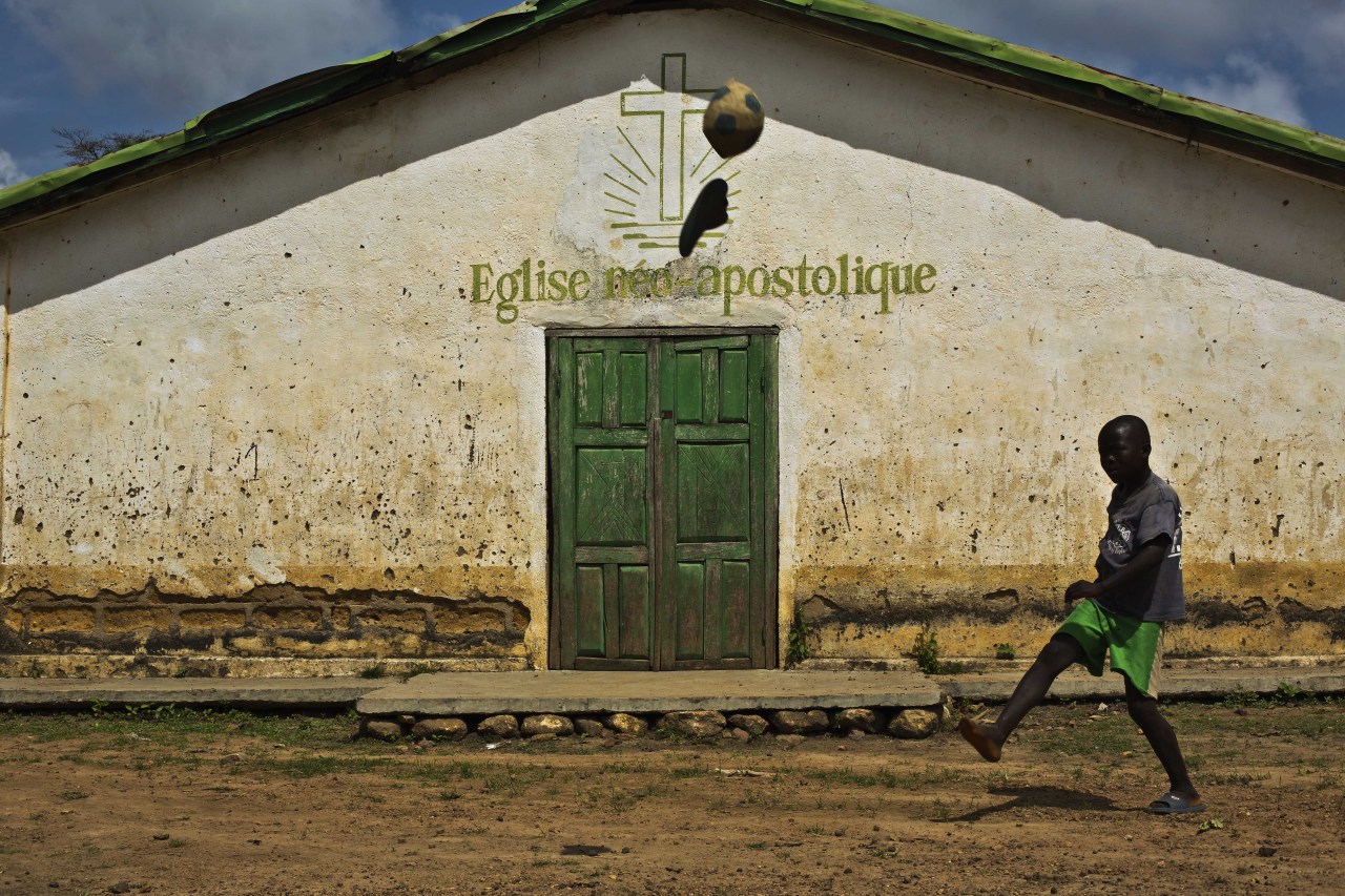 Guinea está cerca de declararse libre de ébola luego de dos años. Las autoridades comenzaron la cuenta regresiva para declarar libre de ébola a Guinea, el país de África occidental en donde comenzó hace casi dos años la epidemia que mató a más de...