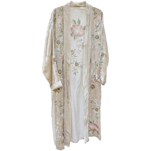 Amazon.com: Versailles Floral Embroidered Long Velvet Jacket Kimono Robe Champagne Ivory: Clothing ❤
