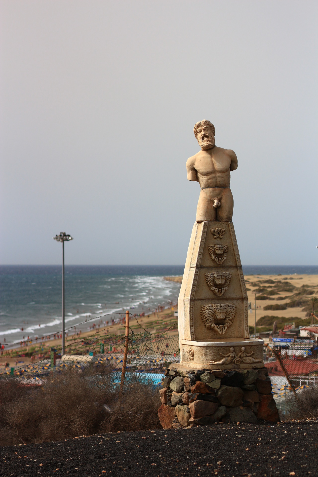 Playa del inglesBeach Club Statue