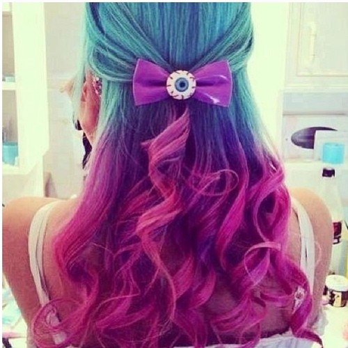 I love the quality of the color in her hair and the way it blends is awesome. And the bow! Lovely 