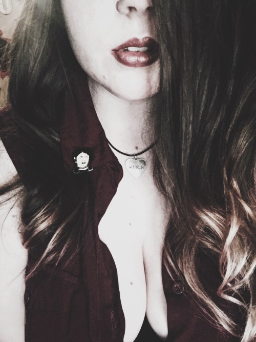 death-becomes-him:I can’t wait to marry the fuck out of this girl. Cleave.