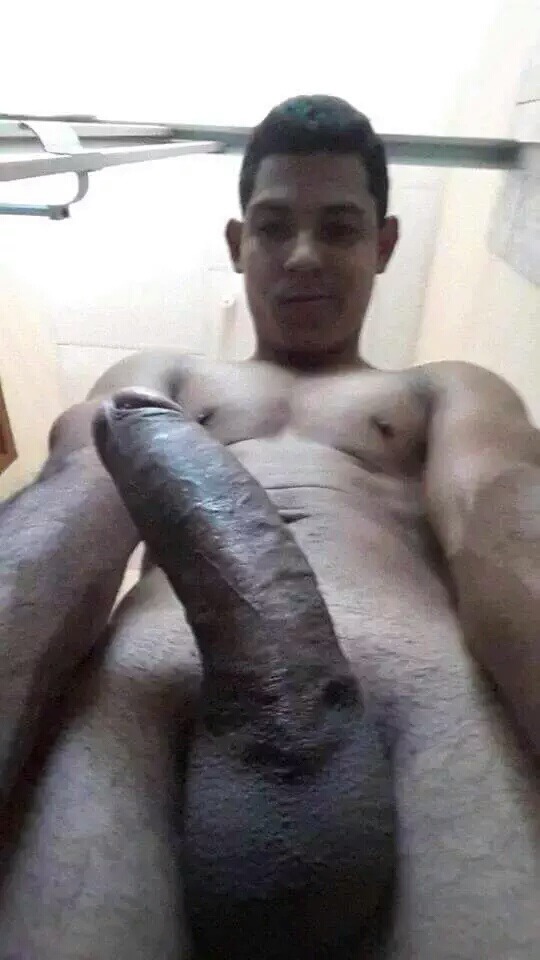militarycops:  Un rico y sexy reportero de TVN, rica vergota de chocolate, una rica