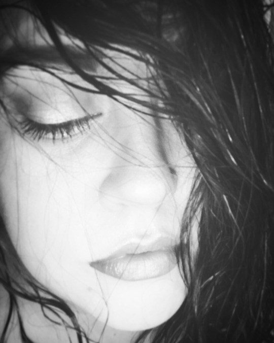 k3lsinat0r:  Do you ever think of me? Cause you’re the ghost in my heart…You’ve got those dangerous eyesYou’ve got those dangerous…