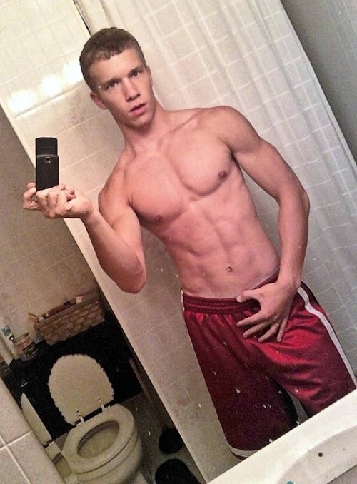 fraternityrow:  Fraternity Row | Today’s Featured Tumblr | hornyvegasboy​  