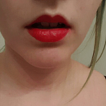 hypnosoneiroi-bice:  That’s when you see her from across the room.  Was she making