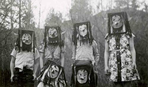 antipahtico:   Anonymous Halloween Photographs  1875/1955